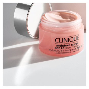 NEU! Clinique Moisture Surge SPF25